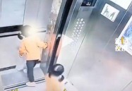 朋友说去看心理医生了面具女电梯吓幼童后续！身份已确认父母发声原因曝光惹众怒